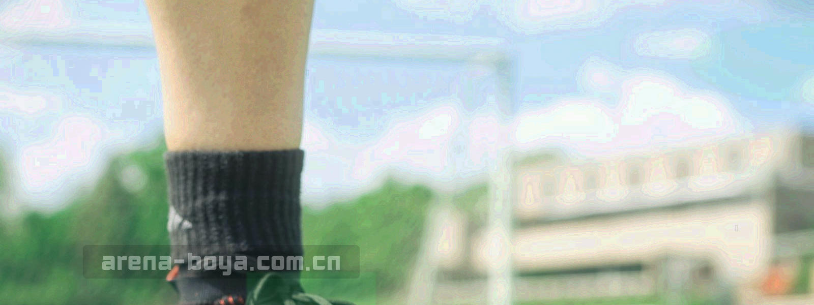 手机屏幕显示实时刷新列表，周围有速度线